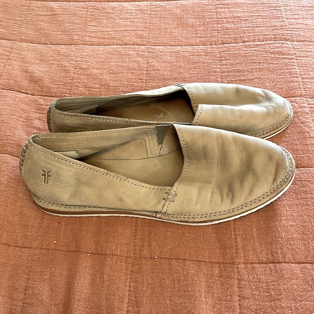 Frye tan nude leather flats